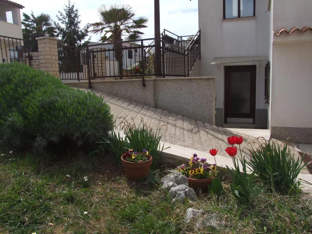 Apartments Ida, 100 M From The Beach Pjescana Uvala Croatia