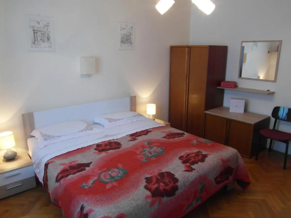 Apartments Ida, 100 M From The Beach Pjescana Uvala 0*,