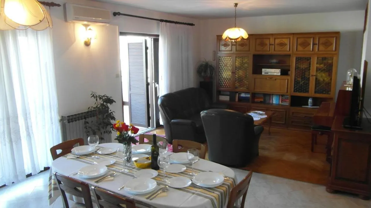 Apartments Ida, 100 M From The Beach Pjescana Uvala 0*,