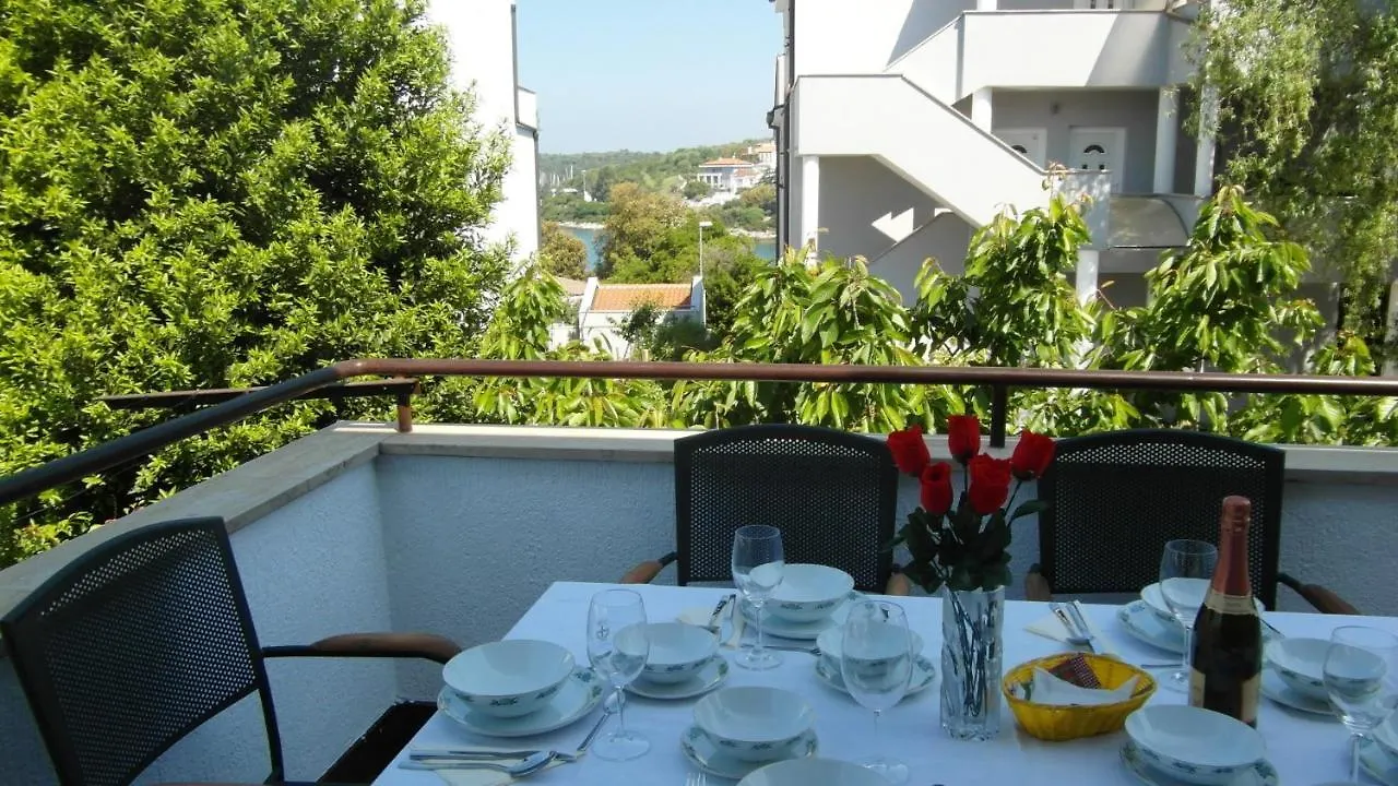 Apartments Ida, 100 M From The Beach Pjescana Uvala 0*,  Croatia