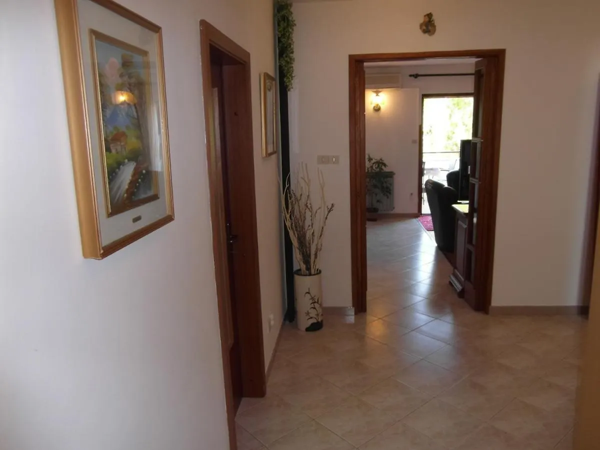 Apartments Ida, 100 M From The Beach Pjescana Uvala