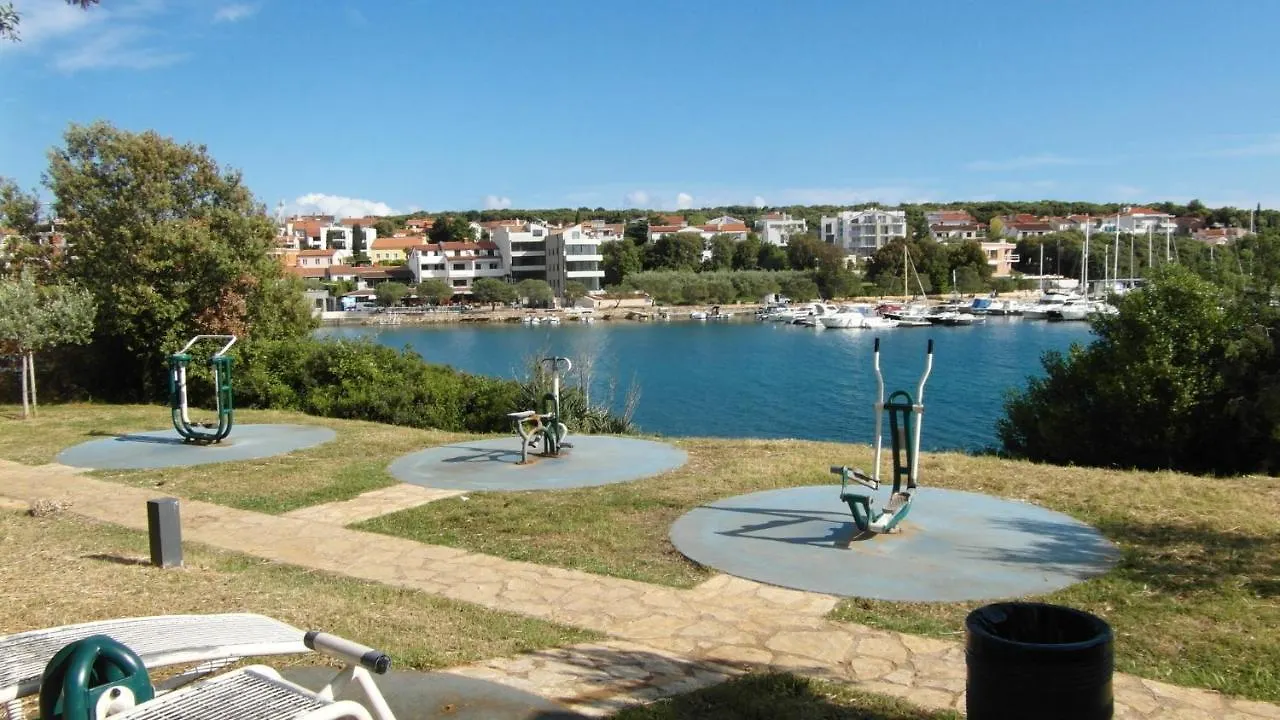 Apartments Ida, 100 M From The Beach Pjescana Uvala 0*,  Croatia