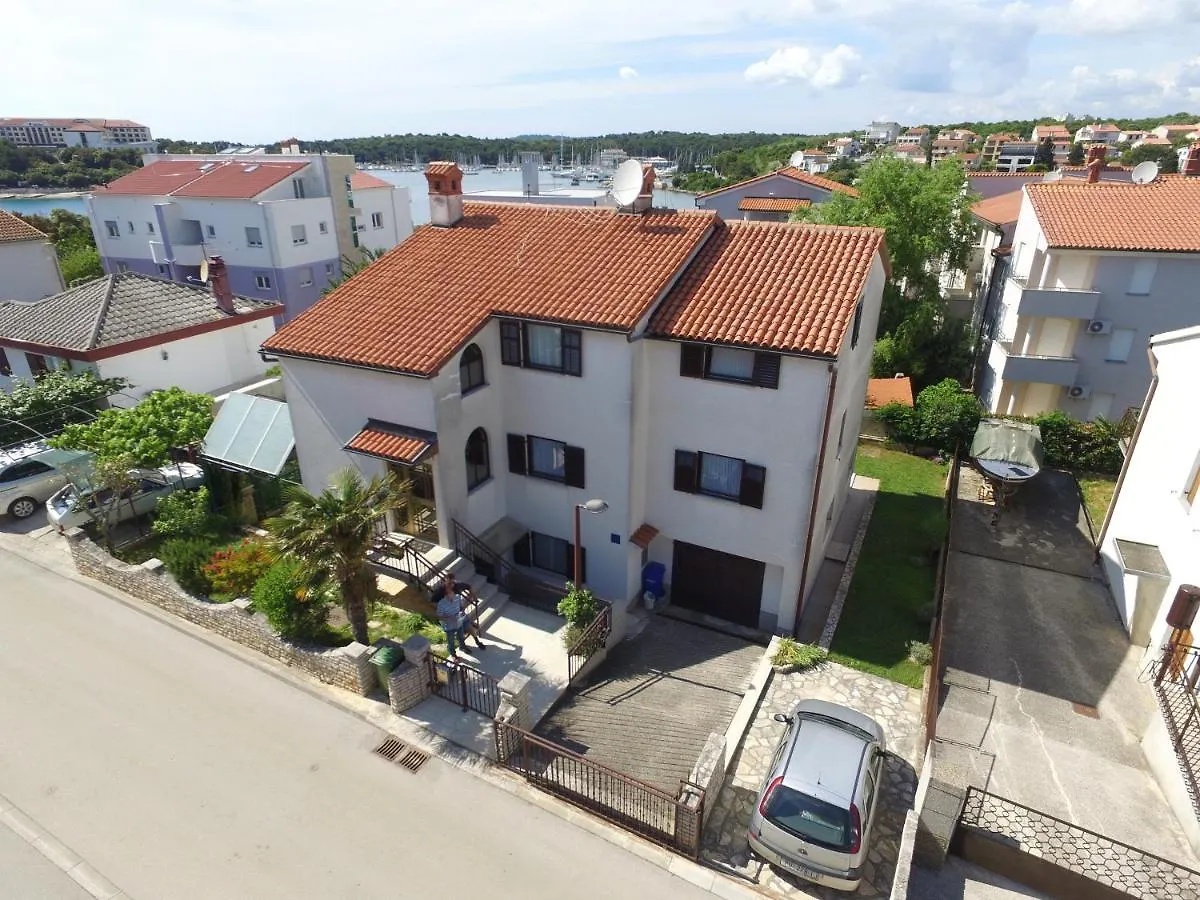 Apartments Ida, 100 M From The Beach Pjescana Uvala