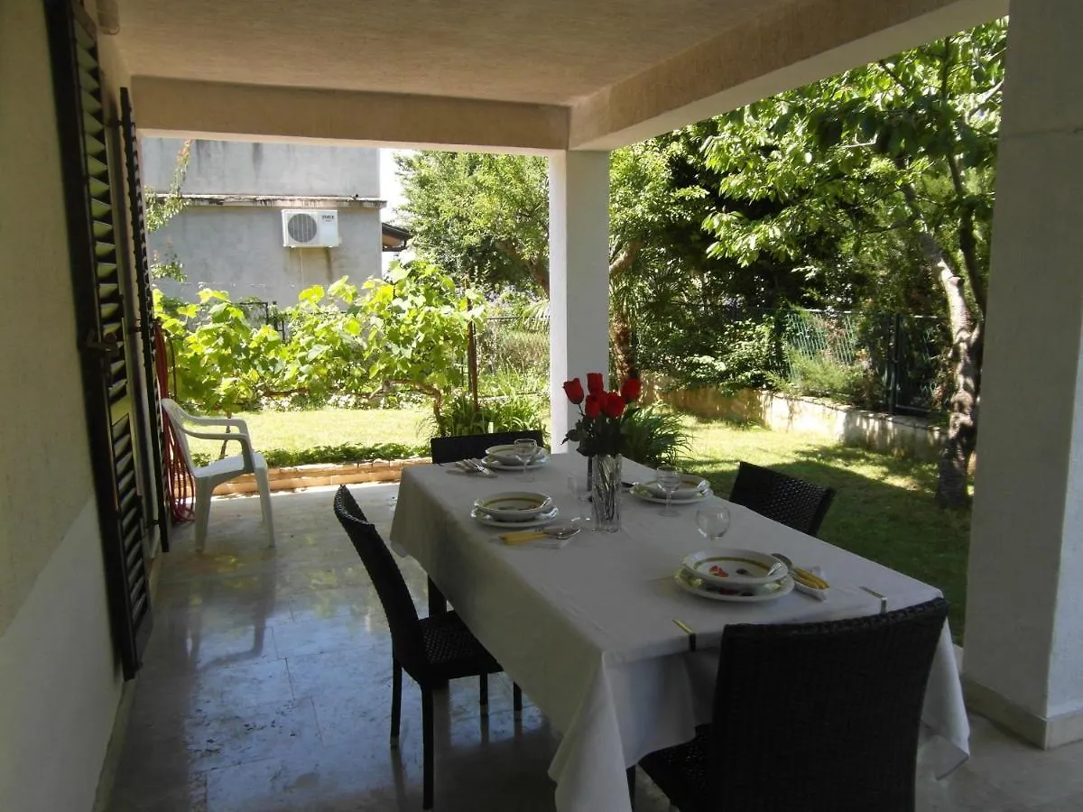 Apartments Ida, 100 M From The Beach Pjescana Uvala