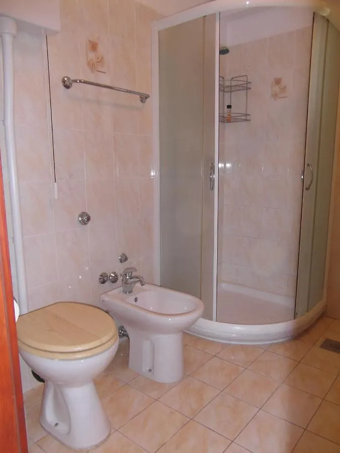 Apartments Ida, 100 M From The Beach Pjescana Uvala 0*,