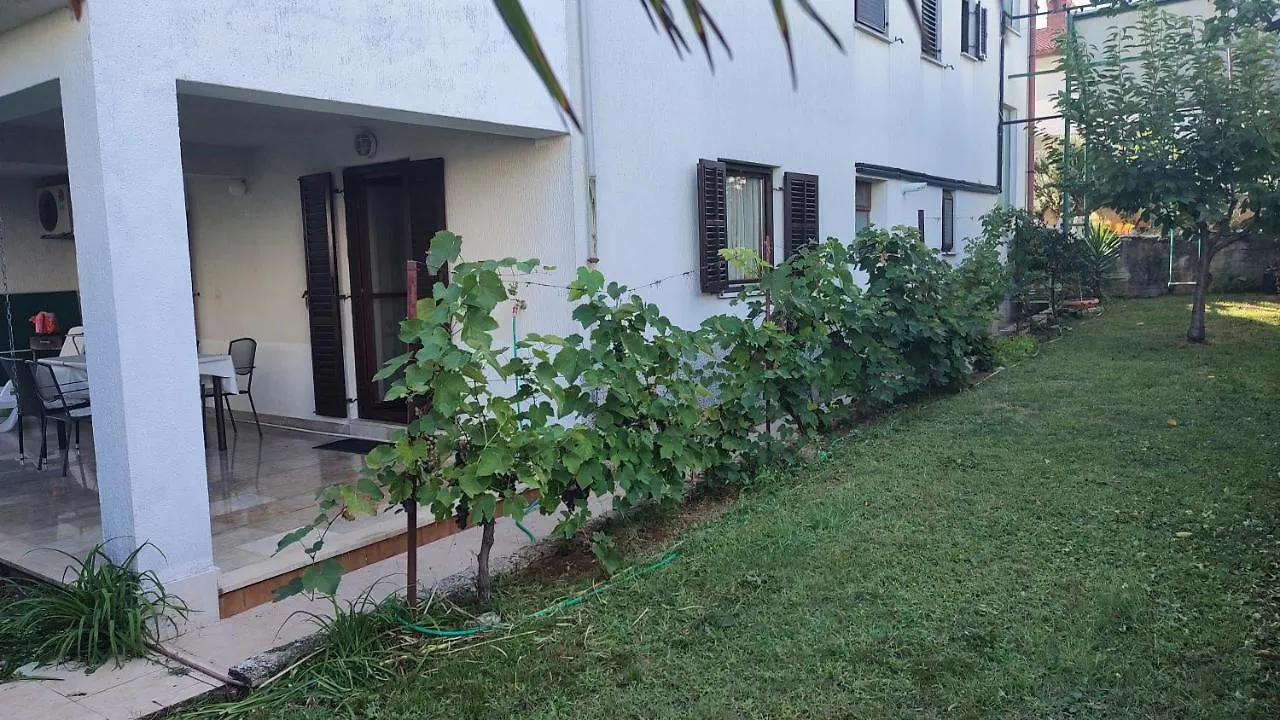Apartments Ida, 100 M From The Beach Pjescana Uvala